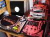 platine vinyls table de mixage et disques vinyls du dj
