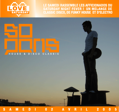homme debout sur les toits de Paris